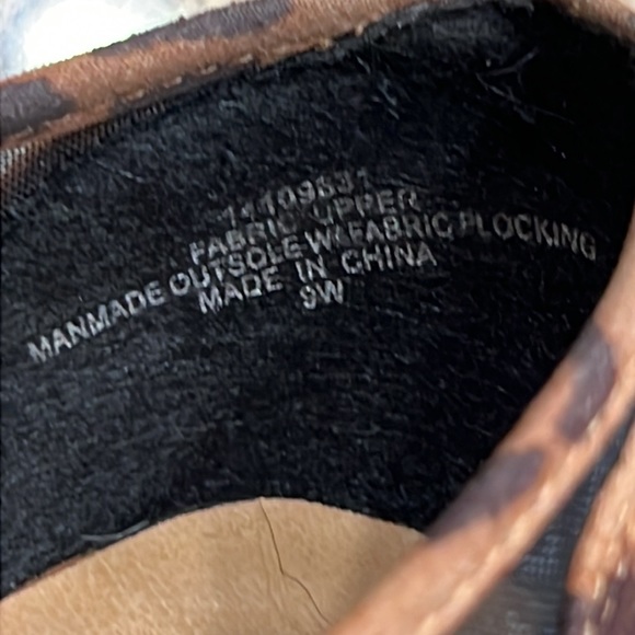 TORRID Mesh Scalloped leopard Flat 9 WW) - Picture 8 of 11